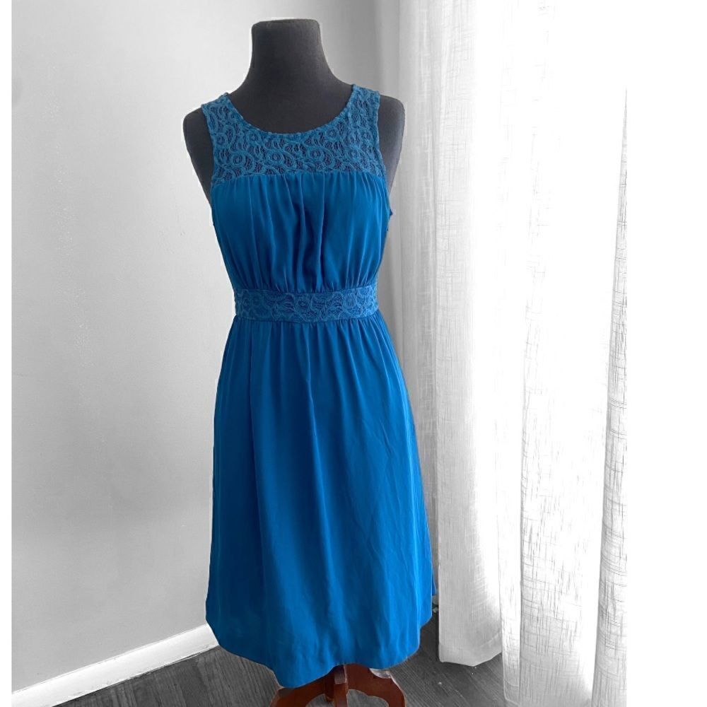 HD In Paris Blue Lace Sleeveless Dress 4 - Picture 2 of 13
